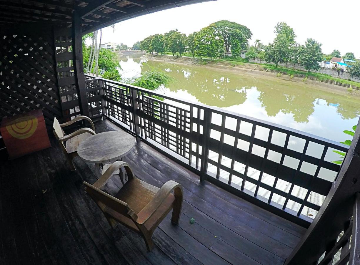 The Riverside Guest House Lampang Eksteriør bilde