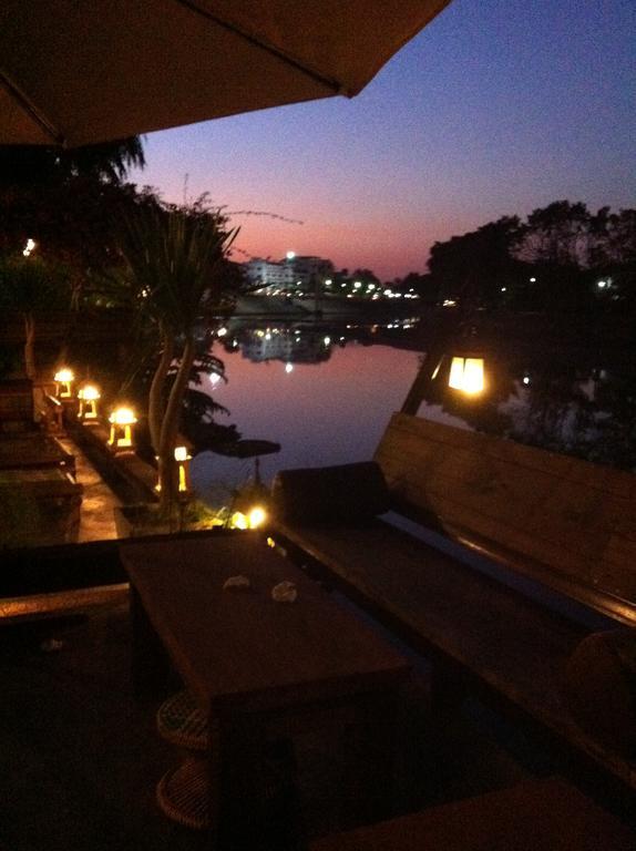 The Riverside Guest House Lampang Eksteriør bilde