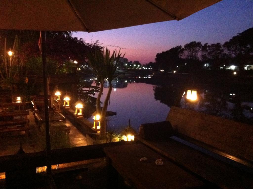 The Riverside Guest House Lampang Eksteriør bilde