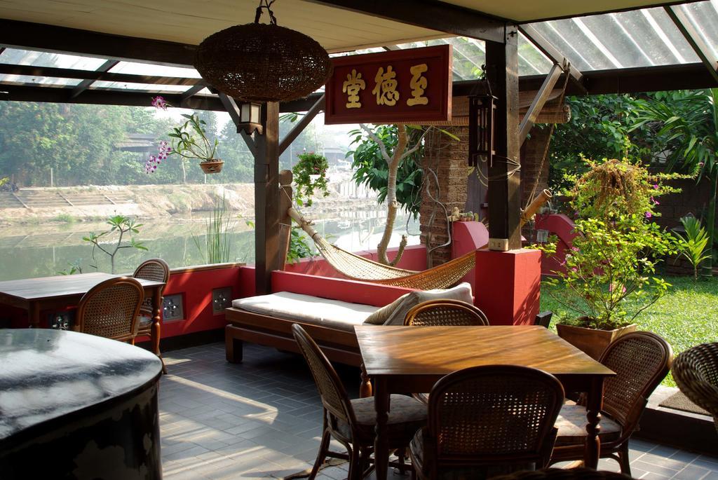 The Riverside Guest House Lampang Eksteriør bilde